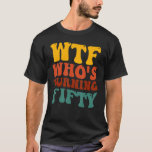 Camiseta Vintage 50th Birthday Party WTF quién se está poni<br><div class="desc">Vintage Partido de los 50 Años WTF que cumple 50 años de edad en Groovy.</div>