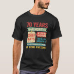 Camiseta Vintage 70Th Birthday 70 Years Being Awesome A<br><div class="desc">Si buscas tee de 70 años, ropa divertida para cualquier niño de 70 años, regalos de 70 años para mujeres o hombres, decoraciones de 70 años, ideas de regalos geniales de 70 años, suministros para fiestas de 70 años, entonces este es el tee de cumpleaños perfecto para ti. Tee de...</div>