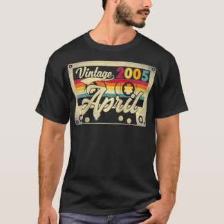 Camiseta Vintage April 2005 17th Birthday 17 Years Old Retr