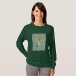 Camiseta Vintage Christmas Angel<br><div class="desc">Un ángel joven Navidad sostiene juguetes en sus brazos y tiene un árbol de Navidad nevado a sus pies. Un purpurina dorado chunco enmarca la dulce viñeta.</div>