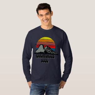 Camiseta vintage cool camp mountain road trip adventurous