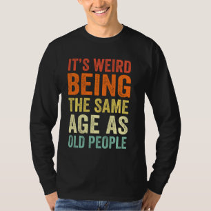 Camiseta Vintage, es raro ser de la misma edad que los viej