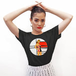 Camiseta Vintage Glam Pin-Up - Arte pop de histori<br><div class="desc">Añade un toque de encanto retro a tu armario con esta camiseta chica de enganche única. Con un divertido modelo de traje de baño de estilo cómico contra la icónica Composición No. 4 de Mondrian, este tee combina arte clásico y abstracto con detalles de alta resolución. Perfecto para los amantes...</div>