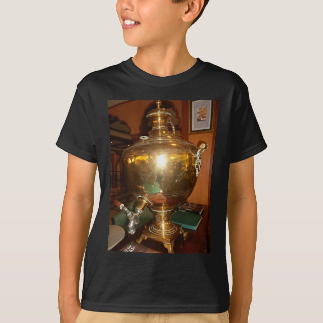 Camiseta Vintage Golden Tea Pot Wall Art & Print (Anverso)