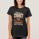 Camiseta Vintage hecho en 2007 18th Birthday Cas de 18 años<br><div class="desc">Viñeta Hecha En 2007 Cinta De Cassette De 18 Años</div>