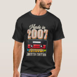Camiseta Vintage hecho en 2007 18th Birthday Cas de 18 años<br><div class="desc">Viñeta Hecha En 2007 Cinta De Cassette De 18 Años</div>