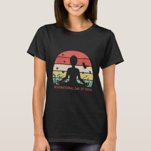 Camiseta Vintage International Yoga Day Design For Women -