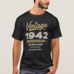 Camiseta Vintage nacido en 1942 - 80th Birthday Retro Class<br><div class="desc">¿Estás buscando un arte de cumpleaños número 80 para hombres o mujeres? Este es el diseño de cumpleaños perfecto para todos los nacidos en 1942. Celebren el cumpleaños 80,  porque son una leyenda viva y una cosecha. Gran idea de cumpleaños que cumple 80 años.</div>