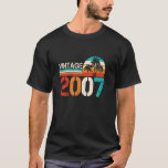 Camiseta Vintage Nacido En 2007 18th Birthday Gift 18 Year<br><div class="desc">Vintage nacido en 2007 18º regalo de cumpleaños Retro de 18 años</div>