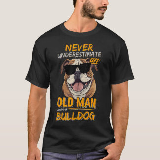 Camiseta Vintage Never Underestimate An Old Man With A Bull