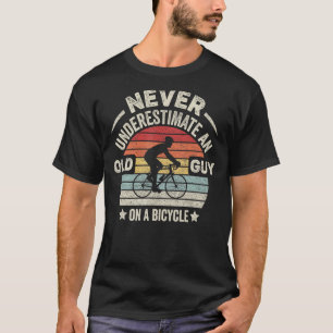 Camiseta Vintage Nunca Subestima A Un Viejo Hombre En Un Bi