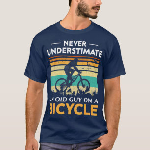 Camiseta Vintage Nunca Subestima A Un Viejo Hombre En Un Bi