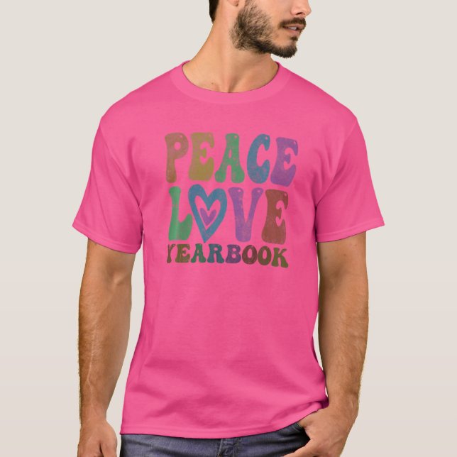 Camiseta Vintage PEACE LOVE YEARBOOK Retro Publicación Edit (Anverso)