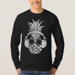 Camiseta Vintage Pineapple Hawaiian Aloha Beach Fruit Cockt<br><div class="desc">Vintage Pineapple Hawaiian Aloha Beach Fruit Cocktail Guay</div>