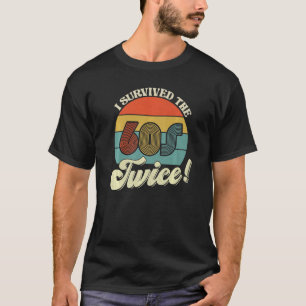Camiseta Vintage retro sobreviví a los sesenta dos hombres