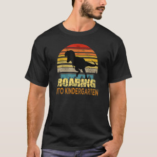 Camiseta Vintage rugiendo hacia el profesor de guardería