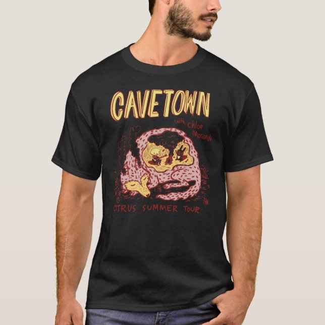Camiseta Visita De Verano De Cavetown Con Chloe Moriondo Ci (Anverso)