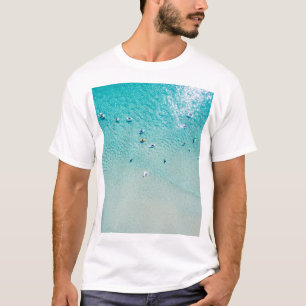 Camiseta Vista aérea de los surfistas, océano despejado.