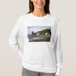 Camiseta Vista costera con edificios históricos, Oban,