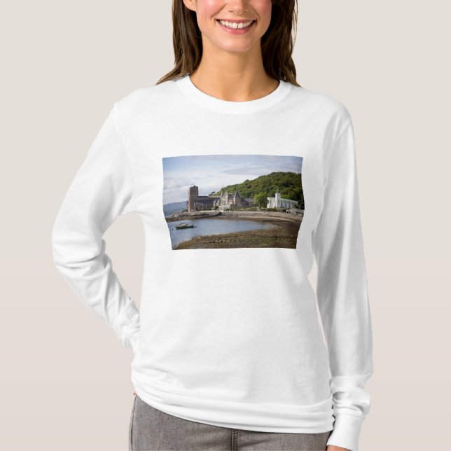 Camiseta Vista costera con edificios históricos, Oban, (Anverso)