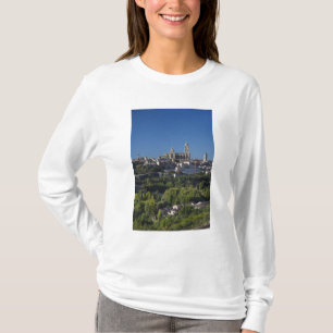 Camiseta Vista de ciudad elevada con la catedral de Segovia