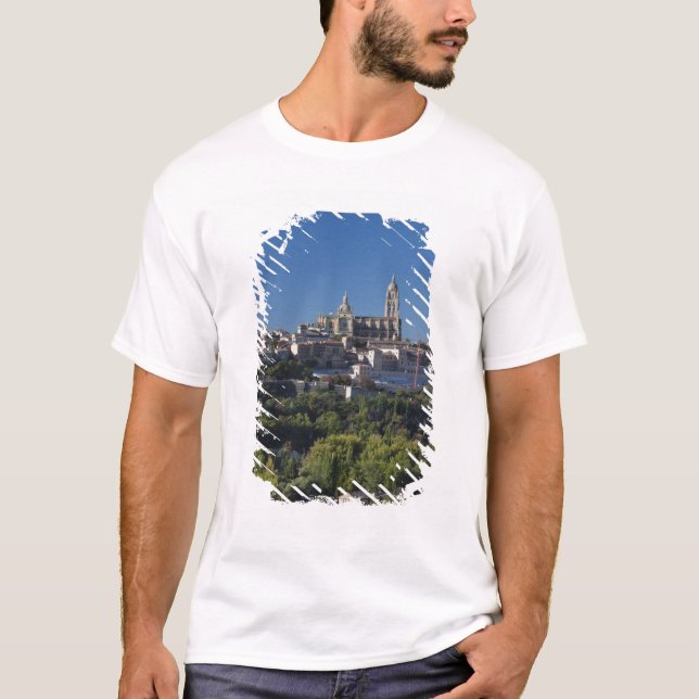 Camiseta Vista de ciudad elevada con la catedral de Segovia (Anverso)