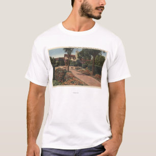 Camiseta Vista de la misión, jardines del patio