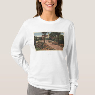 Camiseta Vista de la misión, jardines del patio