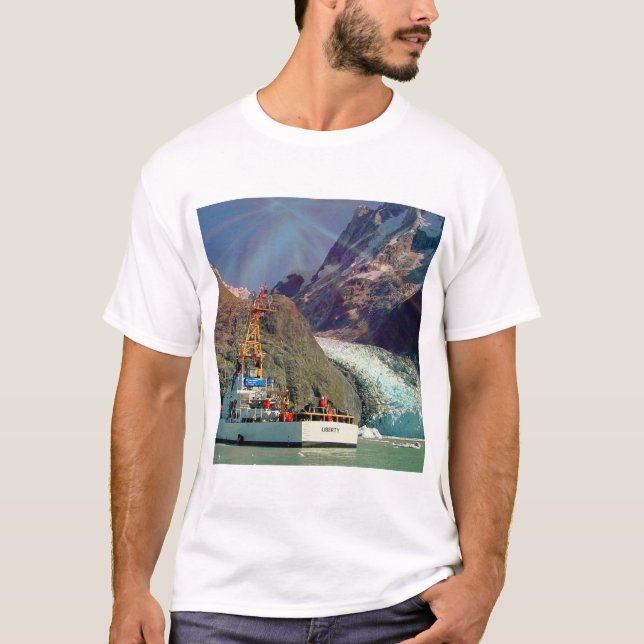 Camiseta Vista de la montaña en Alaska con barco (Anverso)
