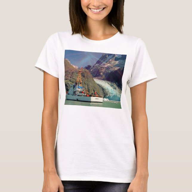 Camiseta Vista de la montaña en Alaska con barco (Anverso)