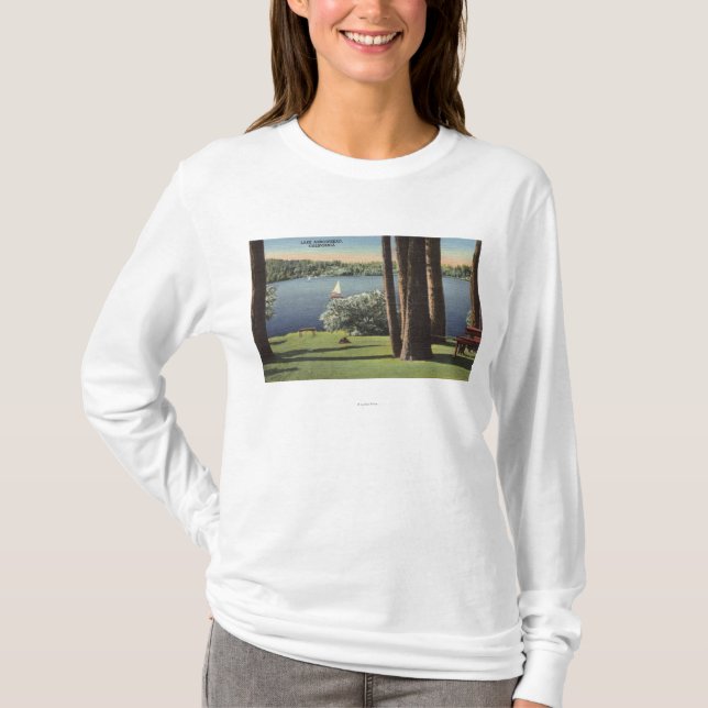 Camiseta Vista de la orilla y del lago herbosos (Anverso)