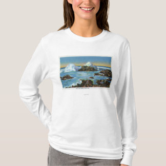 Camiseta Vista de la resaca a lo largo de la roca