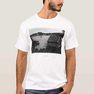 Camiseta Vista de Seldovia, Alaska de enfrente del agua