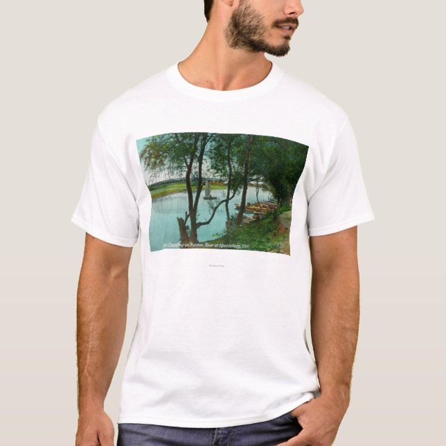 Camiseta Vista de un aterrizaje del barco en el río ruso (Anverso)