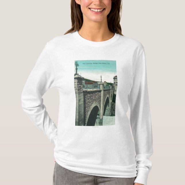 Camiseta Vista de un BridgeLos concreto Gatos, CA (Anverso)