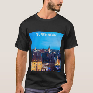 Camiseta Vista del casco antiguo de Nuremberg de noche