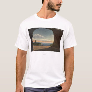 Camiseta Vista del lago del túnel de la roca de la cueva