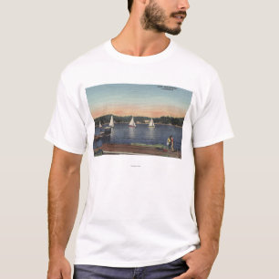 Camiseta Vista del muelle, del lago, y de veleros