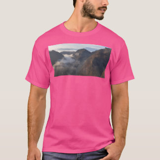 Camiseta Vista Desde La Cima Del Río De La Montaña Bajo El