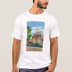 Camiseta Vista exterior de poca iglesia alrededor del