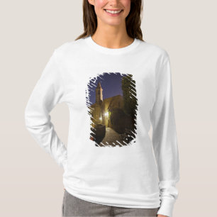 Camiseta Vista nocturna de iglesia al anochecer, Pienza, It