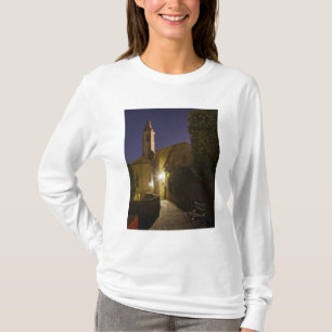 Camiseta Vista nocturna de iglesia al anochecer, Pienza, It
