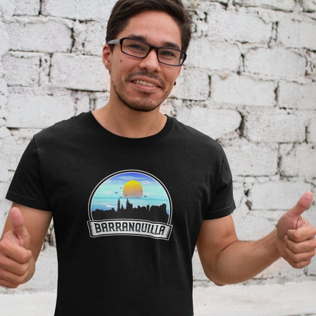 Camiseta Vista panorámica de la línea aérea de Barranquilla (Barranquilla Colombia Skyline Panorama View T-Shirt)