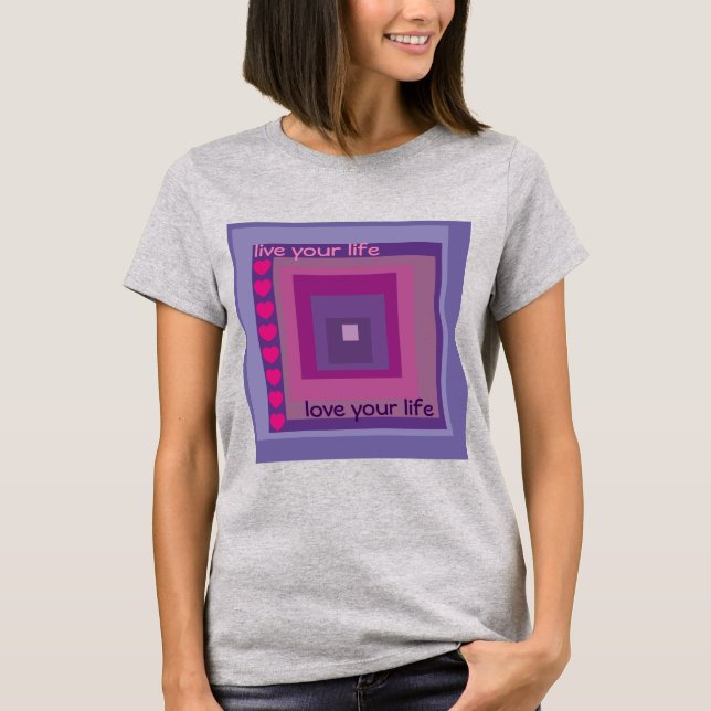 Camiseta Vive Tu Vida Ama Tu Vida Morado Cuadrados Corazón (Anverso)