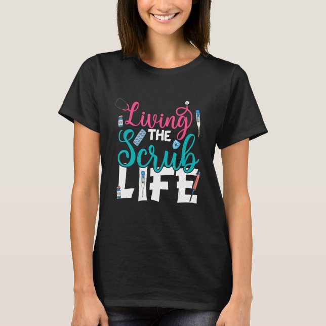Camiseta Viviendo el Scrub Life Enfermera Stethoscope Enfer (Anverso)