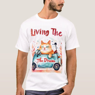 Camiseta Viviendo el sueño: Gato Chubby en un auto pequeño