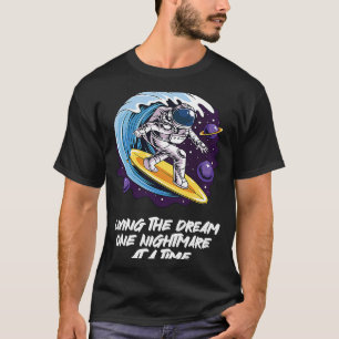 Camiseta Viviendo el sueño una pesadilla a la vez navegando
