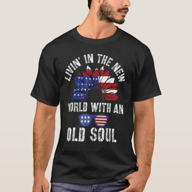 Camiseta Viviendo en el nuevo mundo con un alma vieja (Anverso)