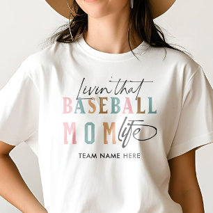 Camiseta VIVIENDO ESA VIDA DE MAMÁ DE BÉISBOL nombre del eq