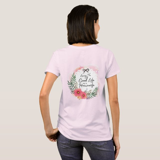 Camiseta Viviendo la buena vida como ama de casa (Reverso completo)